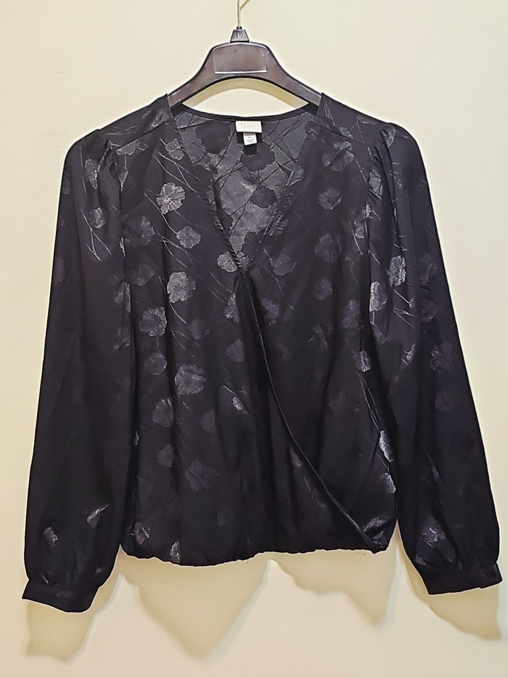 A New Day Black Subtle Floral V-Neck Overlap Long Sleeves Blouse XL